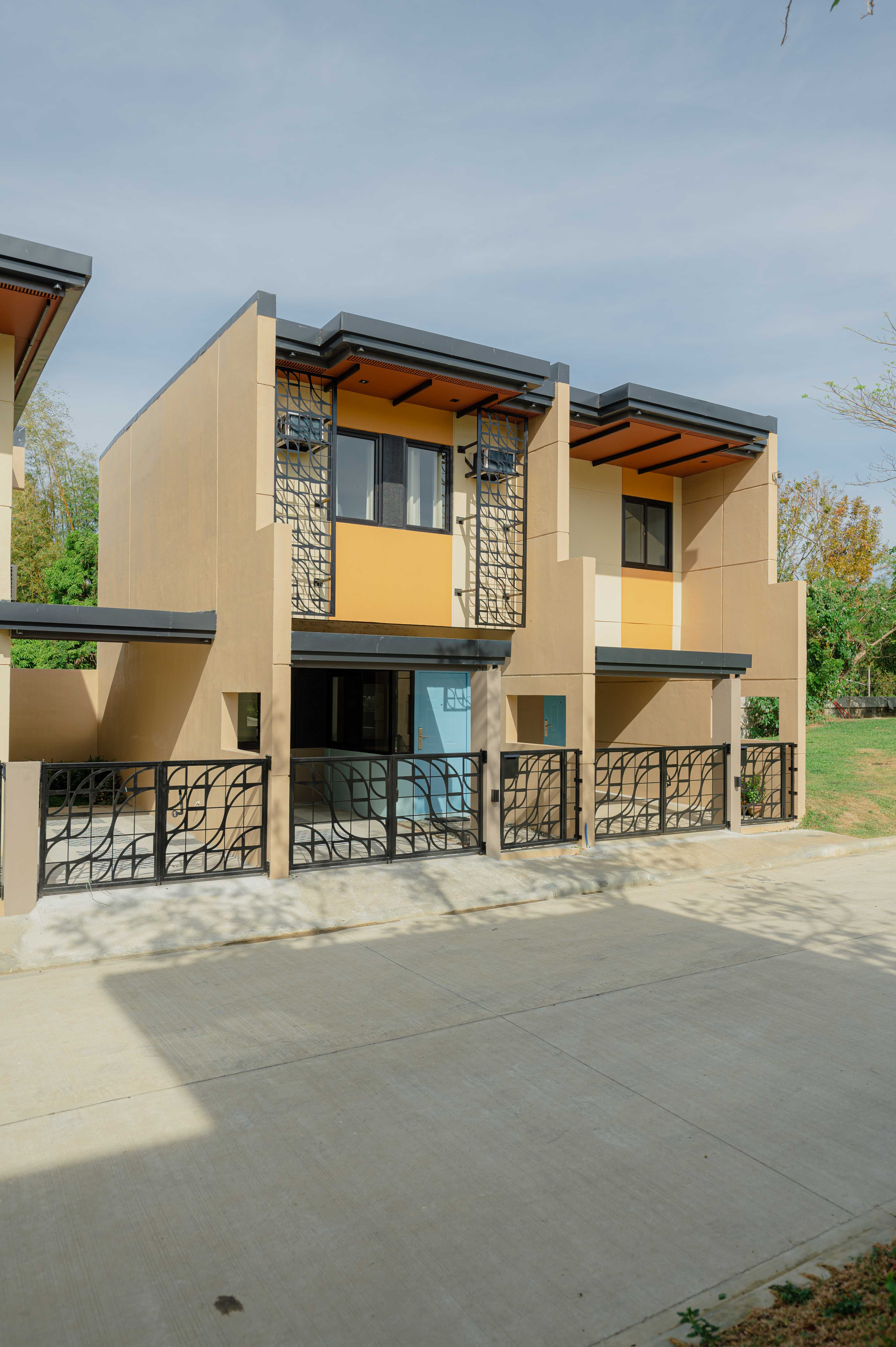 Silver Exterior 1